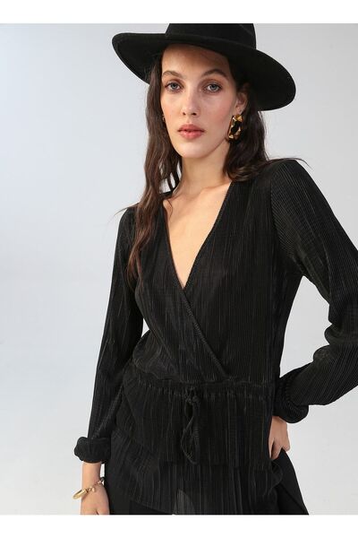 Fabrika Women's Black V-Neck Pleated Blouse - Weder