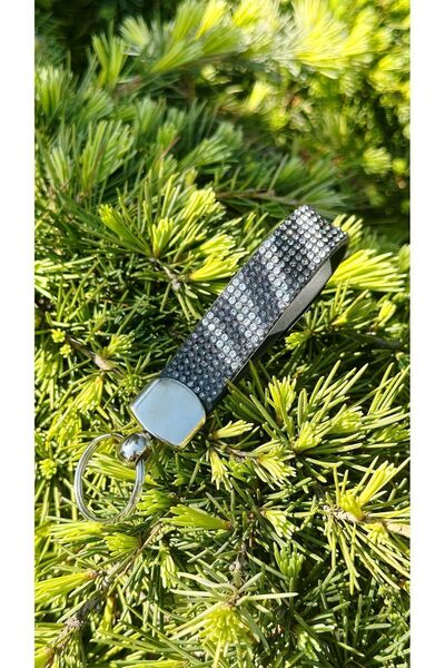 Oasis Life سلسلة مفاتيح مرصعة بالأحجار بنمط حمار وحشي مطلية بالأحجار باللون ا...