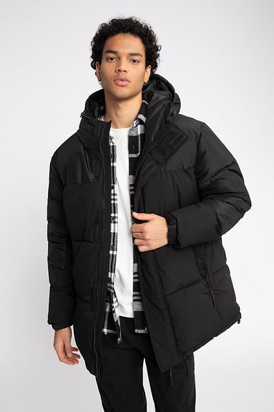 DeFacto Wasserabweisende Regular Fit Pufferjacke mit Kapuze und Reißverschlusstaschen – A3859ax23wn