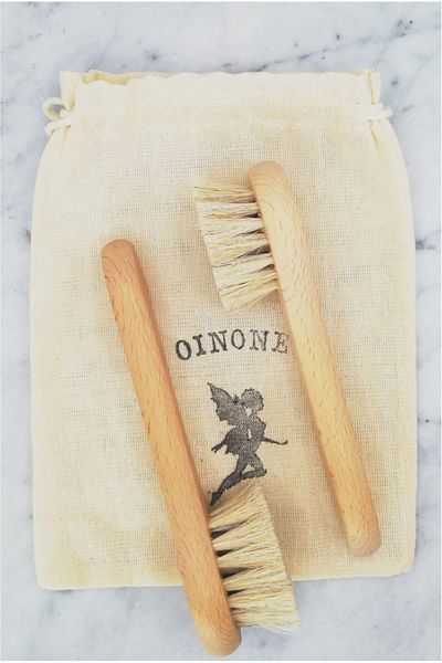 Oinone 100% Natural Horsehair Facial Care Brush (Storage Bag and Box Gift)