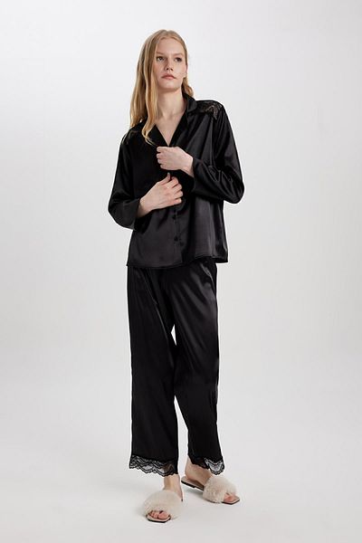 DeFacto Fall In Love – Lange Pyjamahose aus Satin in normaler Passform B6199ax24sp