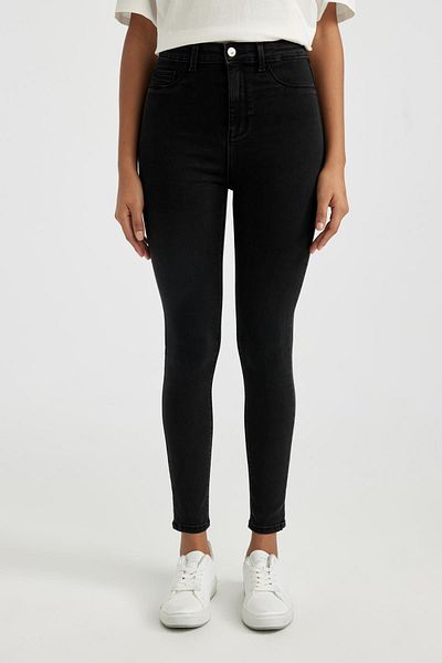 DeFacto Jegging mit hoher Taille – Basic-Jeans mit schmalem Bein B7498ax24sp