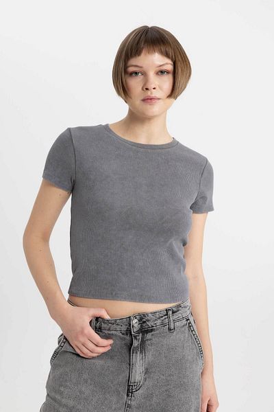 DeFacto Kurzärmliges, waschbares T-Shirt mit Rundhalsausschnitt B9229ax24sm