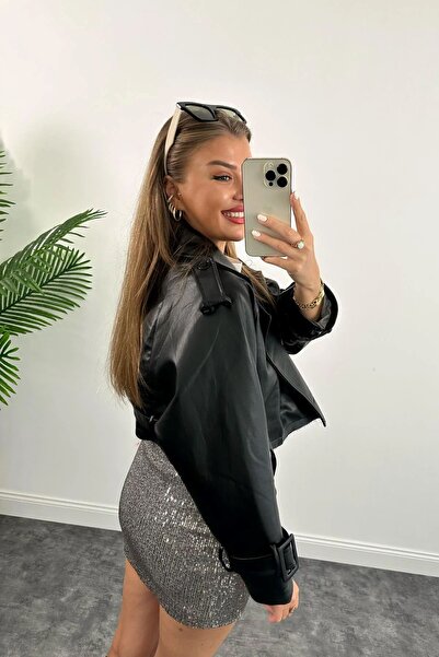 VESS MODA Detail dámského pásku Stylová kožená bunda