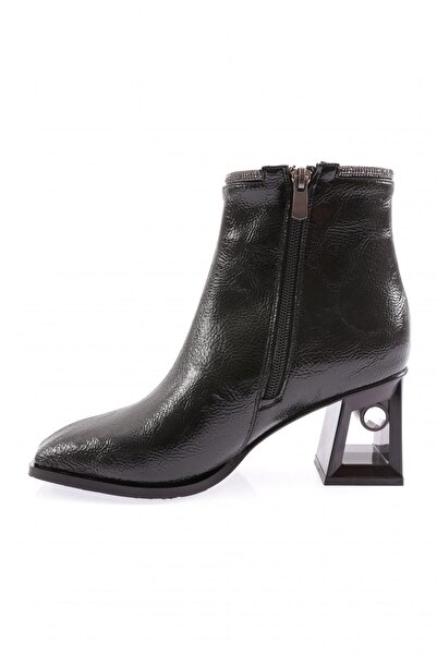 DGN Kadın Broş Aksesuarlı Topuklu Bot Siyah Rugan 95521033