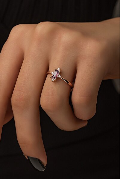 SUNSHINE 925 Ayar Rose Kaplamalı Dikdörtgen Ruby Baget Taşlı Minimal Zarif Gümüş Yüzük