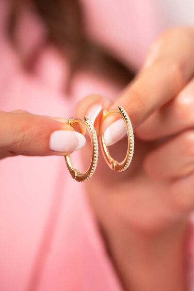 SUNSHINE 925 Ayar Gold Kaplamalı Beyaz Taşlı 2,7cm Halka Gümüş Küpe