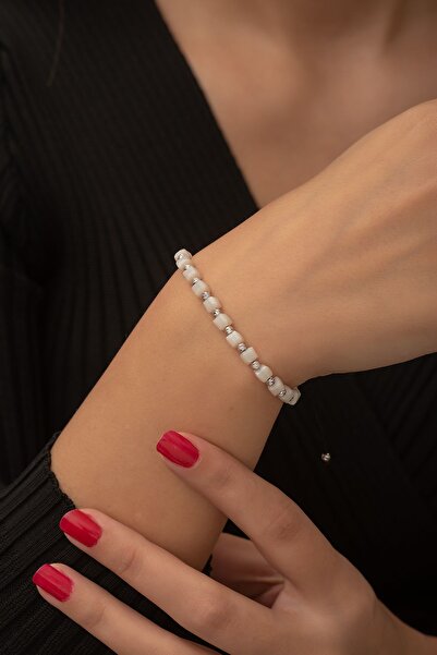 SUNSHINE 925 Ayar Rodyum Kaplamalı Makrome Örgü Dorika Ve Ekru Taşlı Ayarlanabilir Gümüş Bileklik