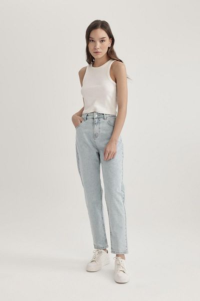 DeFacto Pohodlný střih s vysokým pasem – Lehké kalhoty Mom Fit Jeans s úzkým střihem C2398Ax24Sp