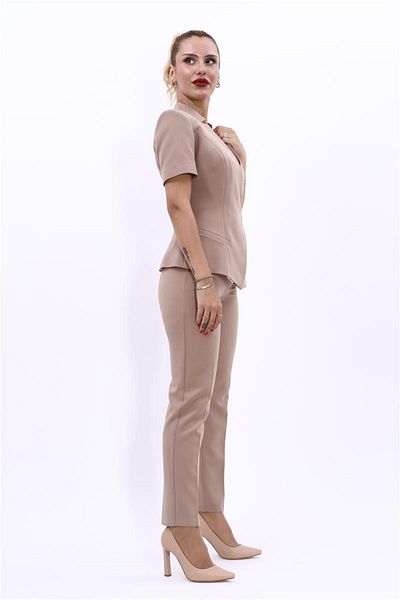 ÖNDER ÖZSOY Stone Colored Buckle Short Sleeve Jacket and Pipe Leg Trousers Set