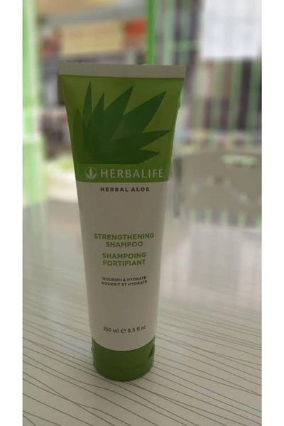Herbalife 250 ml Herbal Aloe Strengthening Hair Shampoo