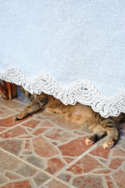 Nazik Home Tablecloth with Vole Runner (150 X 250 cm)