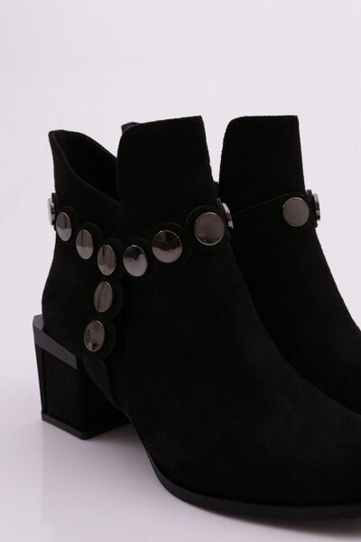 DGN Kadın Toka Detaylı Topuklu Bot Siyah Süet 2192121033