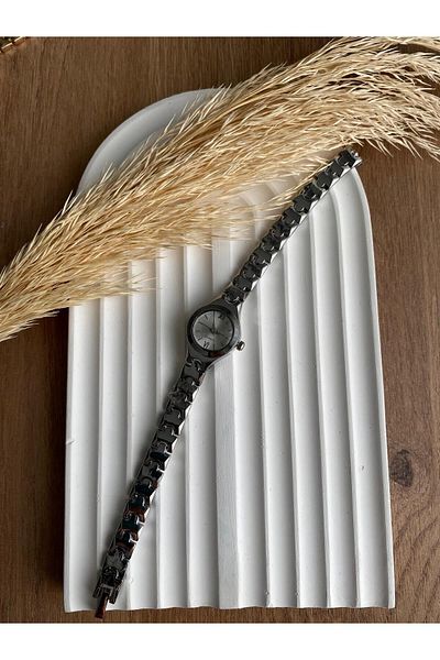 QUARTZ Rubsey Vintage Minimal Bead Stone Detailed Round Model