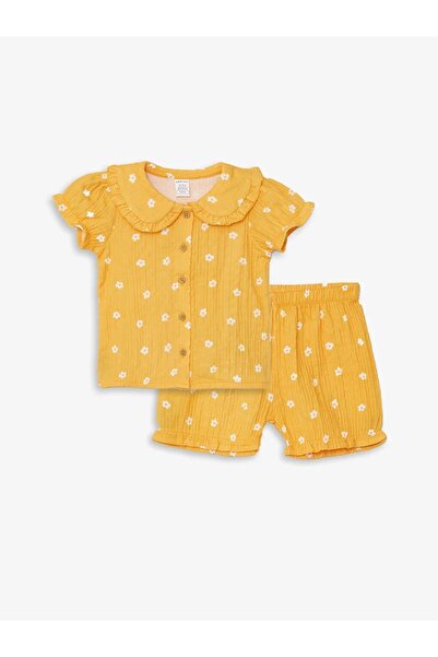 LC Waikiki طقم من قطعتين من بلوزة وسروال قصير للفتيات الصغيرات من LCW Baby بي...