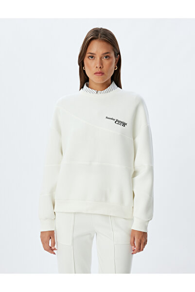 Koton Übergroßes Sweatshirt mit Rundhalsausschnitt und langen Ärmeln aus Scuba-Stoff