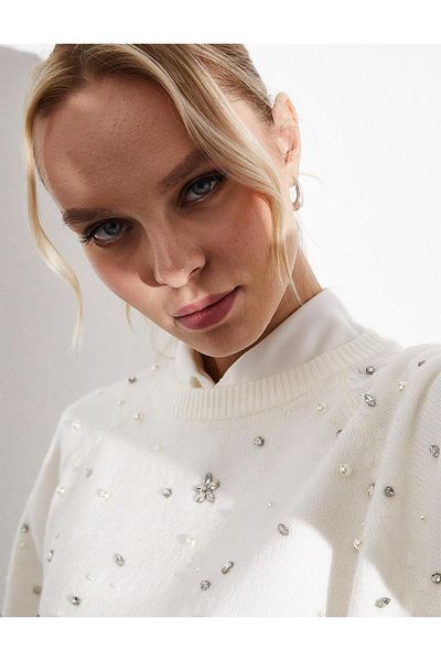 Kayra Exclusive Rhinestone and Pearl Reglan Sleeve Knitwear Blouse Ecru
