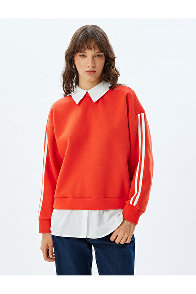 Koton Langärmliges, dreifädiges, gestricktes Sweatshirt mit bequemem Schnitt und gestreiftem Hemdkragen