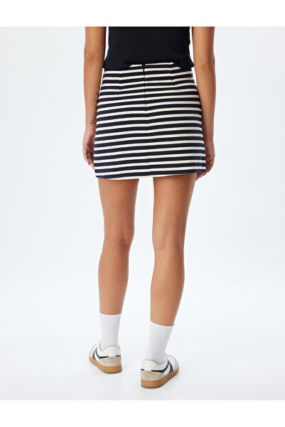 Koton Kapaklı Cep Detaylı Pamuklu Standart Bel Mini Etek