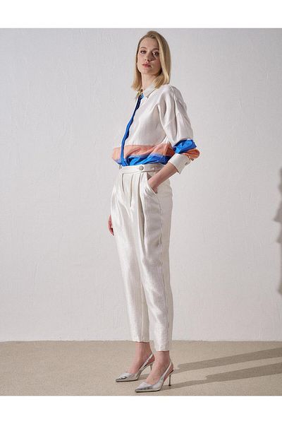 Kayra Pantaloni morcovi din jacquard alb optic - Detaliu cu nasturi