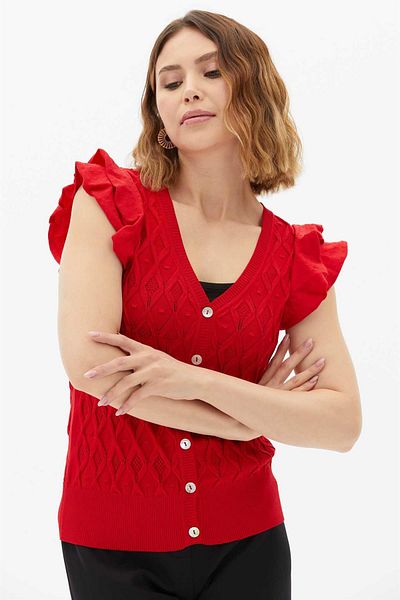 Two Mail : Red Knitwear - Embroidery Detail
