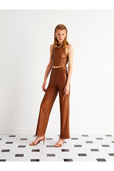 Nocturne Halter Yaka Crop Top