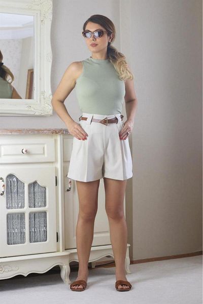 Ritnice Pantaloni scurți de damă bej texturați