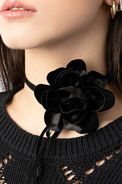 LOGO AKSESUAR قلادة على شكل زهرة من الساتان بتصميم بيضاوي أسود (120 سم)