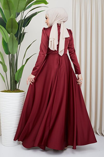 Olcay Szatén hidzsáb estélyi ruha flitterrel és csillogó részletekkel az elején és köpeny szoknya Claret Red 1642