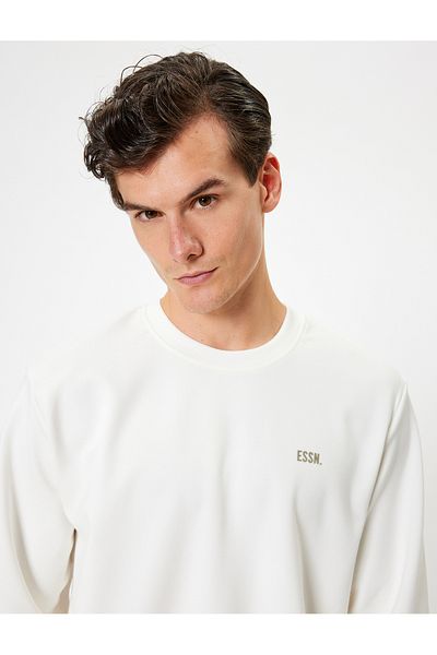 Koton Sweatshirt aus Baumwollmischung mit Rundhalsausschnitt – Minimal bedrucktes Basic-Interlock