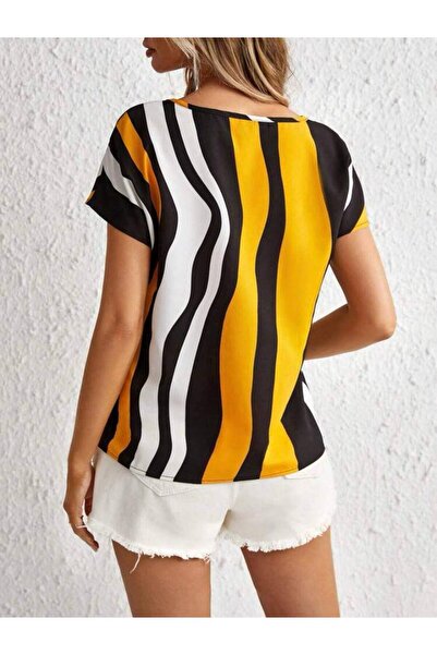 buğrahayalin Women's V-Neck Short Sleeve Micro Blouse