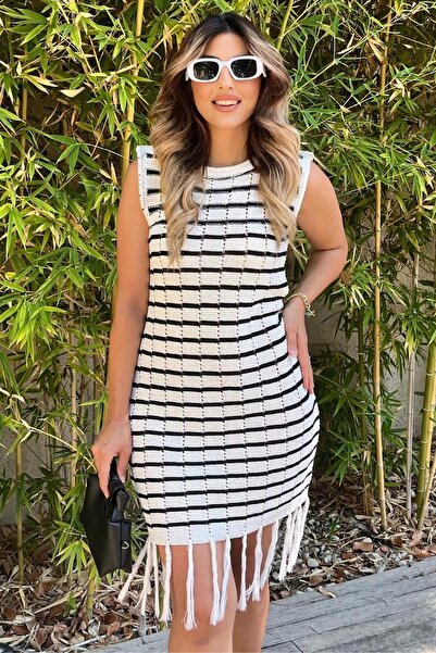 Mossta Rochie albă de tricotaj cu ciucuri cu decolteu