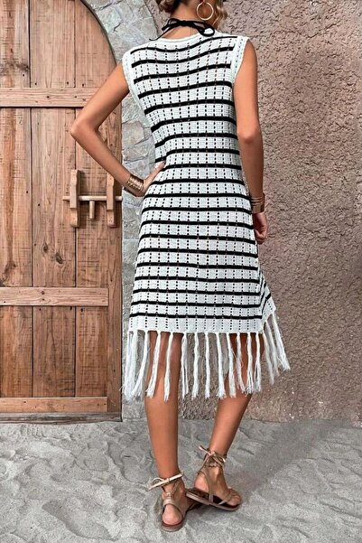 Mossta Rochie albă de tricotaj cu ciucuri cu decolteu