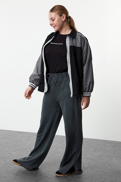 Trendyol Curve Weites Bein - Anthrazitfarbene dünne gestrickte Jogginghose Tbbaw25aj00001