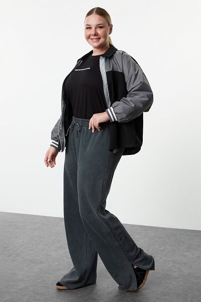 Trendyol Curve Weites Bein - Anthrazitfarbene dünne gestrickte Jogginghose Tbbaw25aj00001