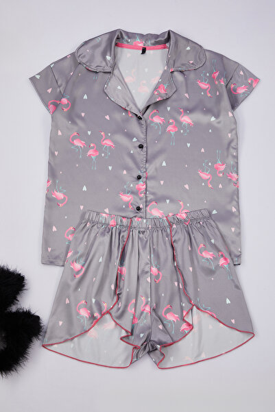 Trendyol Collection Sada šedých saténových pyžamových šortek se vzorem srdce a plameňáka - THMSS24PT00325