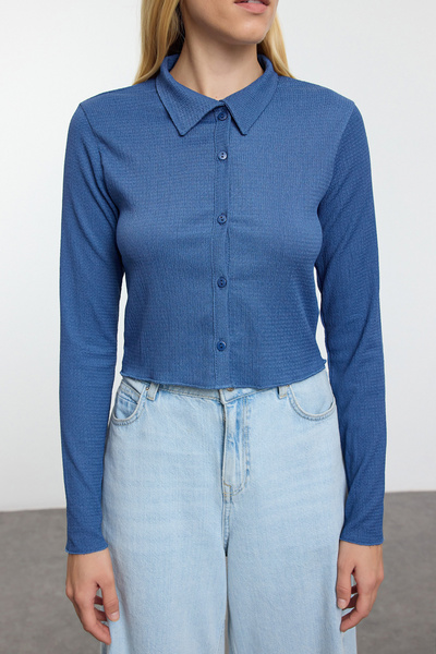 Trendyol Collection Πλεκτή μπλούζα Indigo με λαιμόκοψη Polo - Μπλούζα με κουμπιά, τυλιγμένη και ανάγλυφη Crop Twoaw22Bz0241