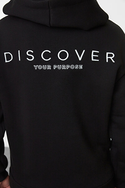 Trendyol Collection Fleecová pletená mikina – černá, s kapucí, potištěná na zádech, široký střih Twoaw24sw00214