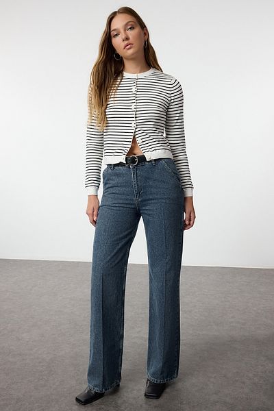 Trendyol Collection Prémiový ecru pletený svetr – speciální nit, vzhled bundy, Twoaw25Hi00053