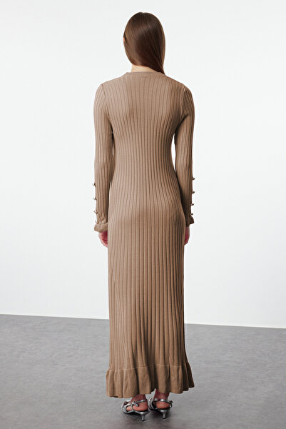 Trendyol Modest Φόρεμα πλεκτό μπεζ με βολάν - Ριμπ TCTAW25EB00016