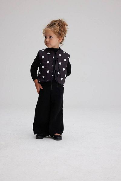 Lolliboomkids Pulover din tricot cu gât și pantaloni evazați - Vestă matlasată cu imprimeu inimă alb-negru pentru fete