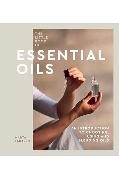 Macmillan Distribution Little Book Of Essential Oils
