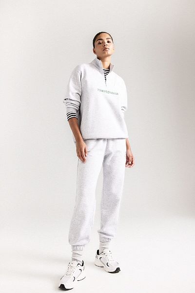 DeFacto Fit Jogger Sweatpants Standard Fit Τυπικό μέγεθος Ελαστική μέση με κορδόνια με τσέπες