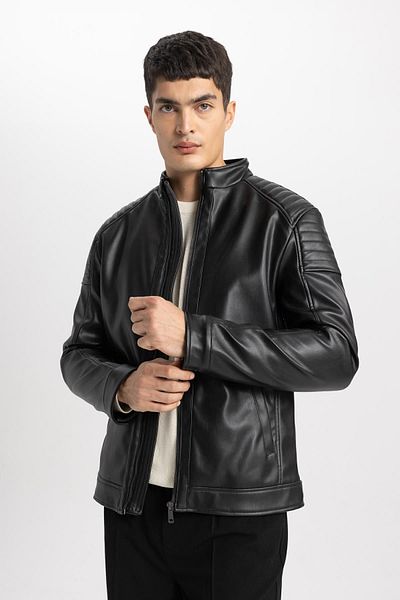 DeFacto Wasserabweisende, saisonale Jacke aus Kunstleder mit Stehkragen, Reißverschlusstaschen – B2268ax24sp