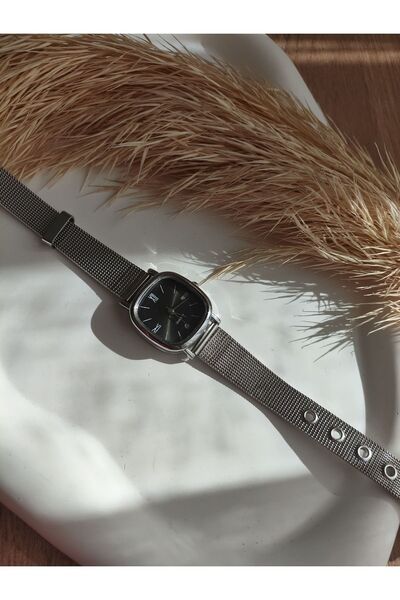 QUARTZ Straw Model Square Retro Minimal Calendar Black Women's Wristwatch