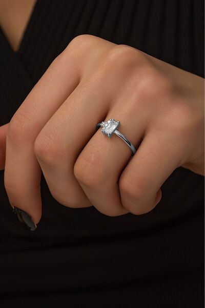 SUNSHINE 925 Ayar Rodyum Kaplamalı Dikdörtgen Beyaz Baget Taşlı Minimal Zarif Gümüş Yüzük