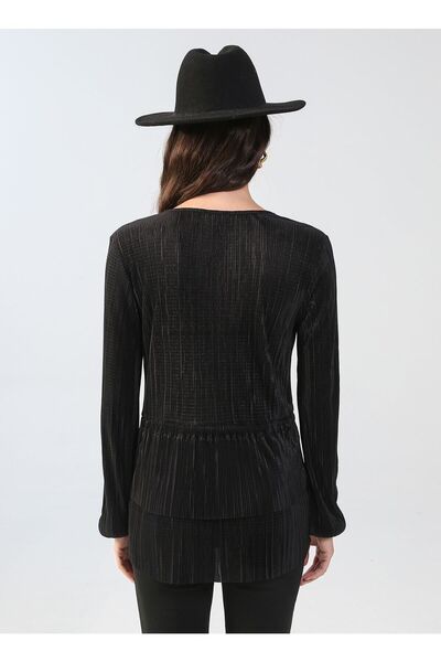 Fabrika Women's Black V-Neck Pleated Blouse - Weder