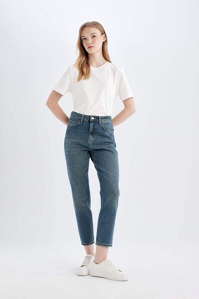DeFacto Vysoký pas Mírně úzké nohavice Lina Mom Fit Jean - Pratelné kalhoty po kotníky D4321ax24au