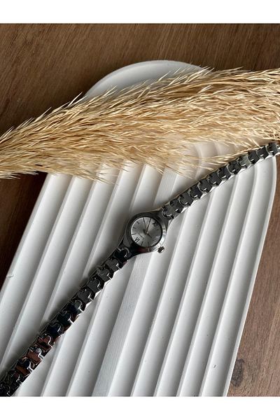 QUARTZ Rubsey Vintage Minimal Bead Stone Detailed Round Model