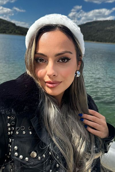 TAKIŞTIR Plush Crown - White Color